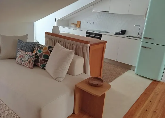 New Sophisticated Penthouse For Up To 10 Guests