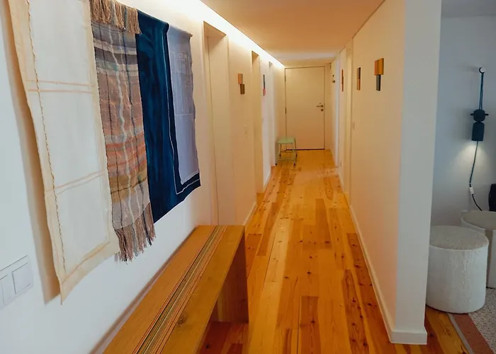 New Sophisticated Penthouse For Up To 10 Guests ליסבון