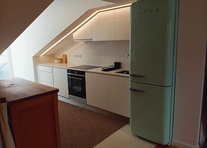 New Sophisticated Penthouse For Up To 10 Guests * 리스본