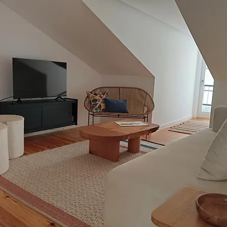New Sophisticated Penthouse For Up To 10 Guests 아파트 리스본
