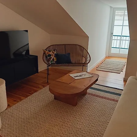 New Sophisticated Penthouse For Up To 10 Guests Lissabon