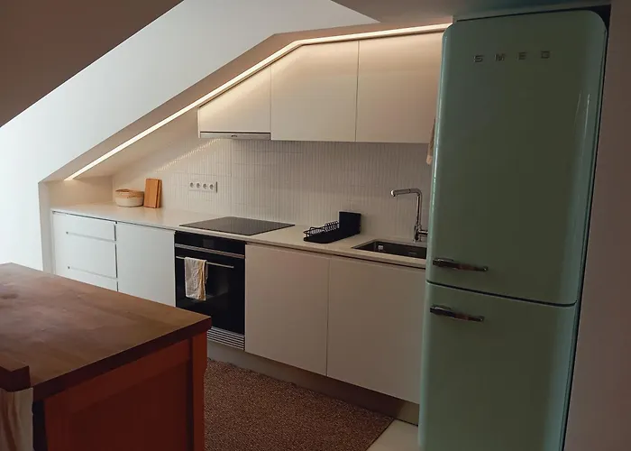 Apartman New Sophisticated Penthouse For Up To 10 Guests *